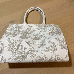 ARITZIA Floral Patterned White and Gray Women's Bag - Rare and sold out